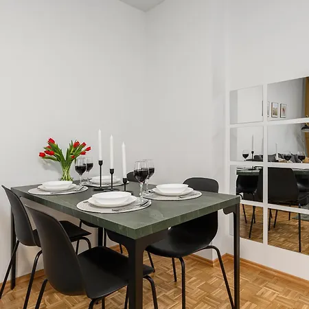 شقة Lumina I Bright 3-room With Balcony I Near Lazienki Krolewskie وارسو